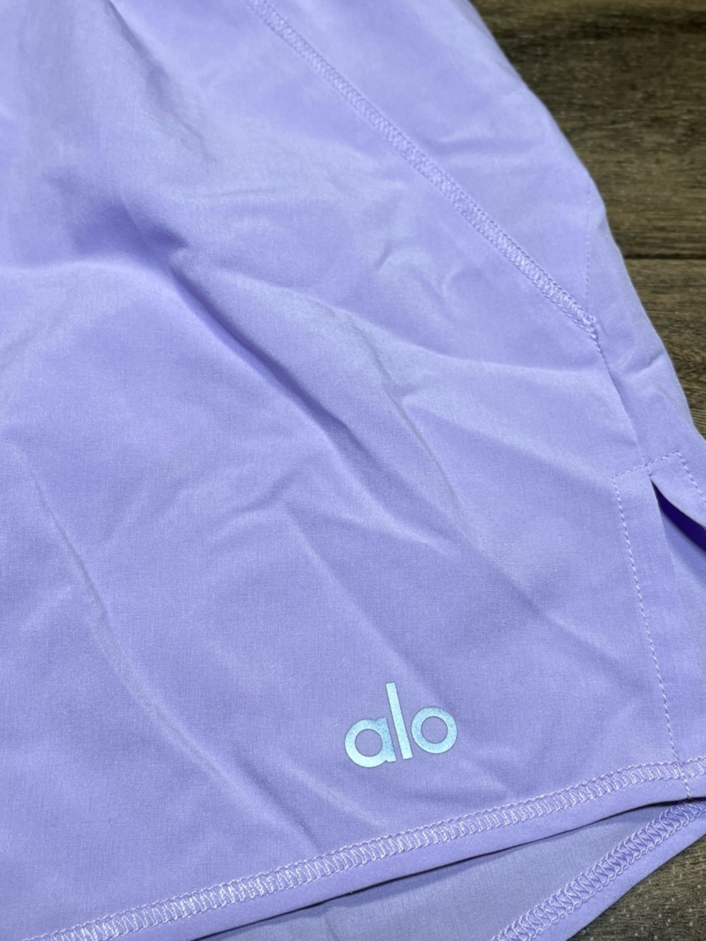 Alo Yoga Stride Shorts Womens Medium Purple Lined Athletic Running Elastic Waist - Picture 2 of 11